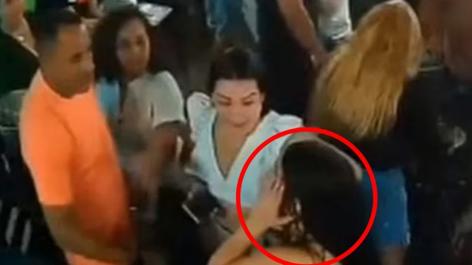 VÍDEO: passista de escola de samba é agredida com soco no rosto em bar de Manaus
