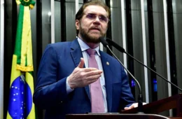 Plínio Valério assinará CPI para investigar contratos milionários da família de Moraes com o banco Master