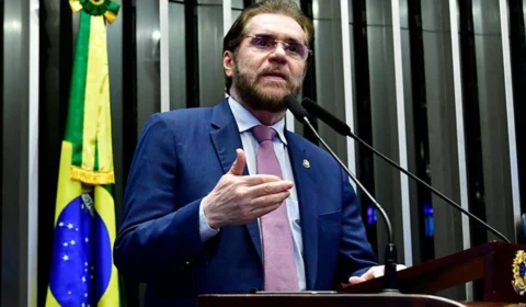 Plínio Valério assinará CPI para investigar contratos milionários da família de Moraes com o banco Master