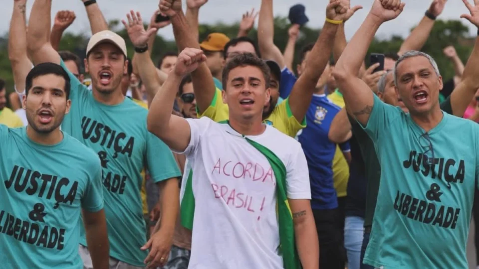 Nikolas Ferreira anuncia local do ato que encerra caminhada em Brasília