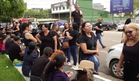 VÍDEO: Professores municipais protestam contra descontos no retroativo do piso e cobram rateio do Fundeb