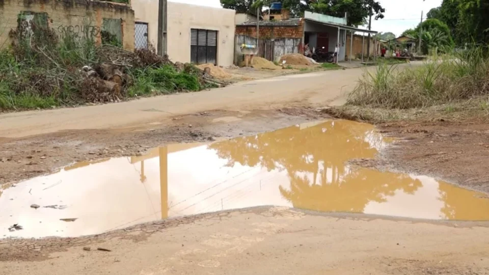 VÍDEO: Moradores do bairro Mariana denunciam buraco e alagamentos na zona Leste de Porto Velho