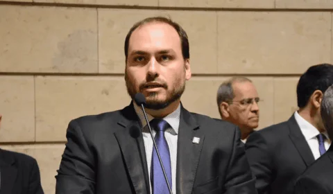 Carlos Bolsonaro diz que 8 de janeiro foi ‘golpe que nunca existiu’ e ataca STF: ‘perseguição suprema’