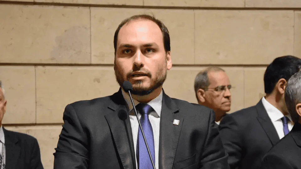 Carlos Bolsonaro diz que 8 de janeiro foi ‘golpe que nunca existiu’ e ataca STF: ‘perseguição suprema’