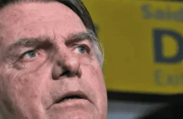 Gilmar Mendes rejeita habeas corpus e mantém Bolsonaro preso na Papudinha