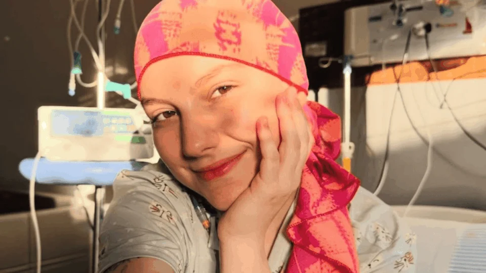 Influenciadora Isabel Veloso morre aos 19 anos