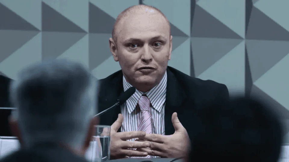 Hacker Delgatti Neto tem progressão ao semiaberto autorizada por Moraes