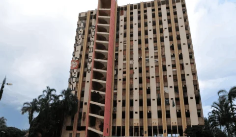 Símbolo do abandono em Brasília, Hotel Torre Palace será implodido
