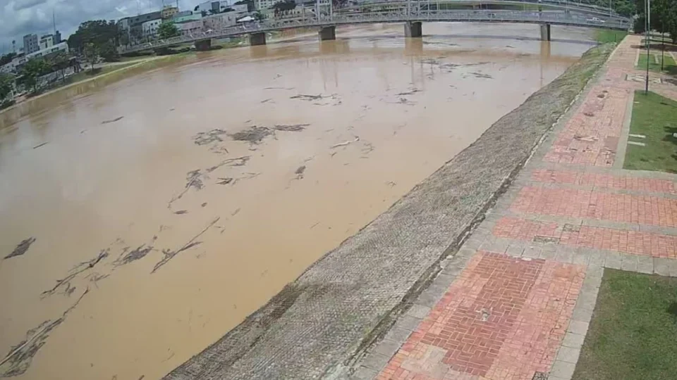 Rio Acre ultrapassa cota de alerta e segue em elevação na capital, aponta Defesa Civil