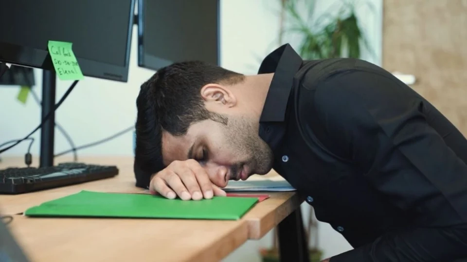 VÍDEO: Janeiro Branco destaca os perigos do burnout e como o excesso de trabalho impacta corpo e mente