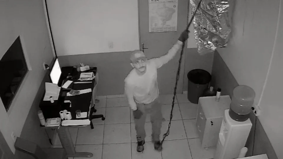 VÍDEO: Criminosos invadem lotérica e banco e causam prejuízo de R$ 100 mil em Chupinguaia