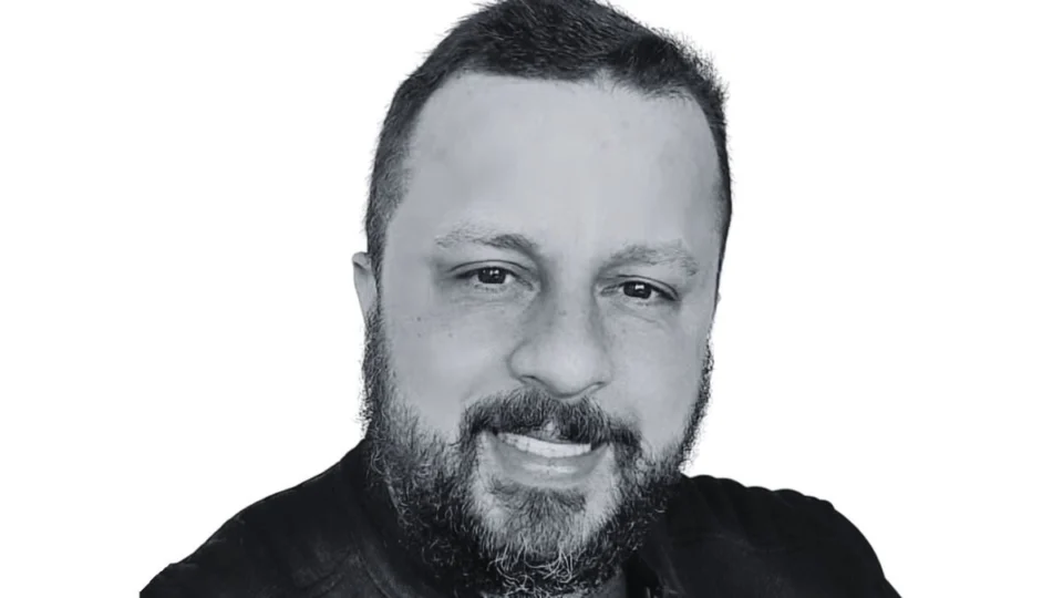 Sobrinho de deputada do Acre morre afogado no Ceará ao tentar salvar as filhas no mar