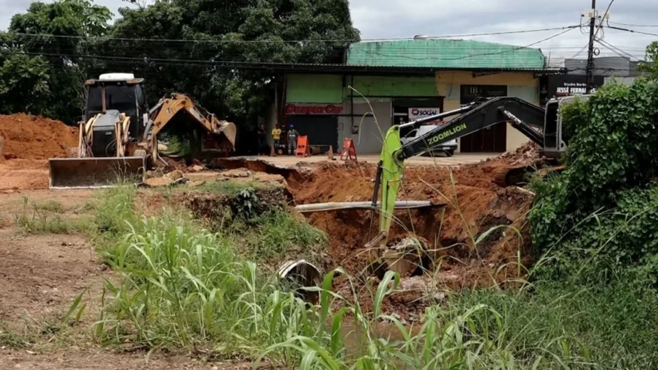 VÍDEO: Trecho da Avenida Calama é interditado para obras de drenagem na zona Norte de Porto Velho