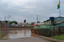 Rio Acre inicia segunda-feira em leve recuo, mas segue acima da cota de transbordo na capital