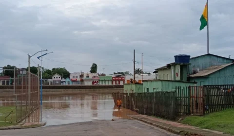 Rio Acre inicia segunda-feira em leve recuo, mas segue acima da cota de transbordo na capital