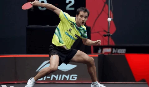 Hugo Calderano sobe ao pódio e conquista bronze em Doha