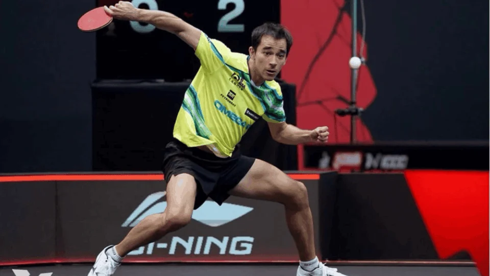 Hugo Calderano sobe ao pódio e conquista bronze em Doha