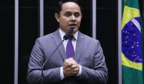Deputado atestou frequência de funcionária fantasma com salário de R$ 12 mil