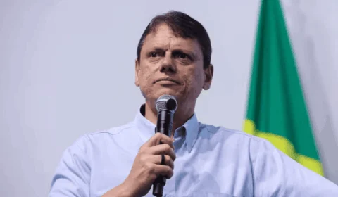 Gestos contidos: Tarcísio adia encontro com Bolsonaro e evita sinalizações para 2026