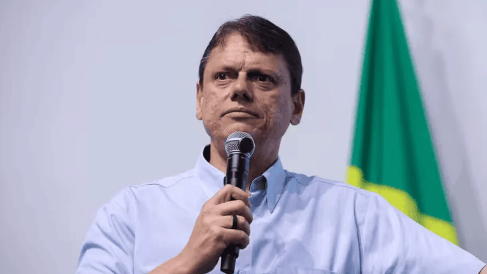 Gestos contidos: Tarcísio adia encontro com Bolsonaro e evita sinalizações para 2026