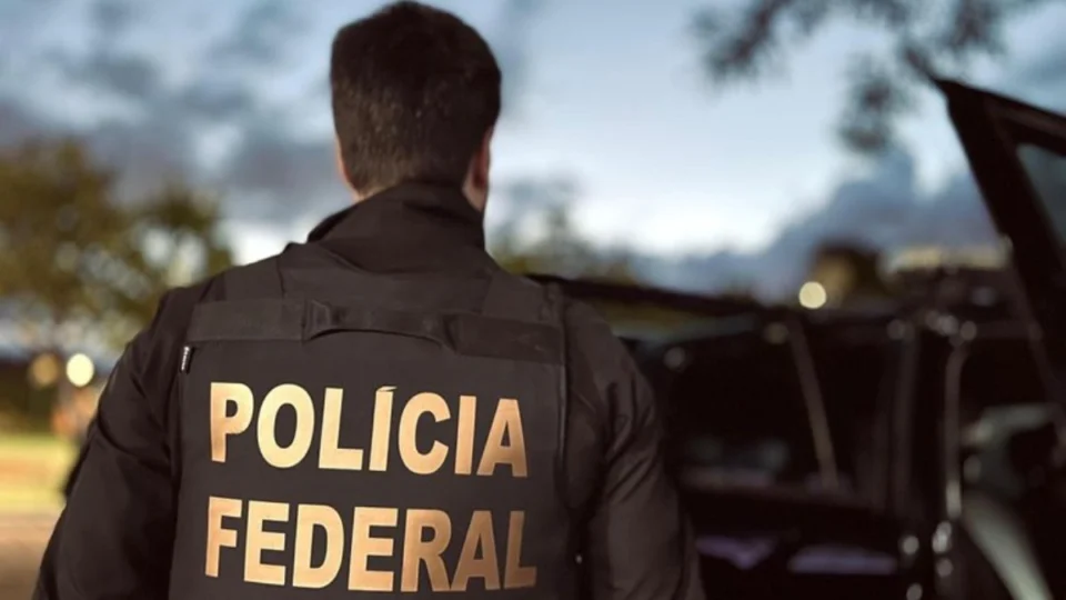 Polícia Federal bloqueia mais de R$ 2 milhões em operação contra desmatamento ilegal no Acre
