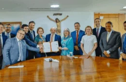 Piso nacional dos professores sobe com MP assinada por Lula; saiba o valor