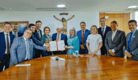 Piso nacional dos professores sobe com MP assinada por Lula; saiba o valor