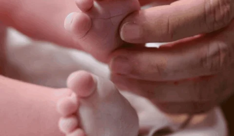 Morre filho de David Almeida aos 20 dias de vida; GNC lamenta