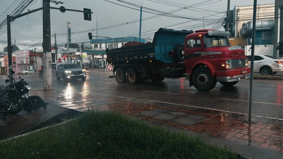 Tempo instável mantém alerta para chuvas e temporais nesta sexta-feira no Acre