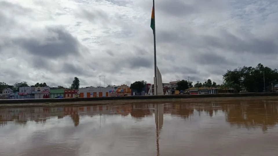 Mesmo acima da cota de transbordo, Rio Acre recua e marca 14,57 metros nesta sexta