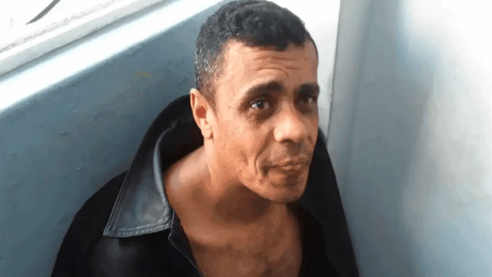 Autor da facada em Bolsonaro é diagnosticado com esquizofrenia paranoide