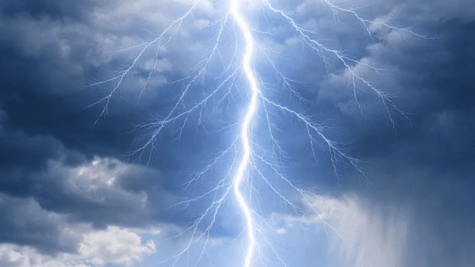 Últimos atingidos por raio em ato político recebem alta em Brasília