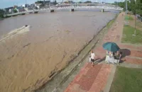 Cheia do Rio Acre deixa famílias desabrigadas após nível atingir 15,14 metros na capital