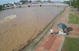Cheia do Rio Acre deixa famílias desabrigadas após nível atingir 15,14 metros na capital