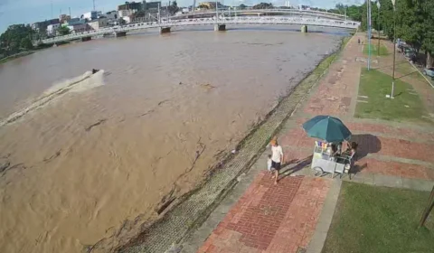 Cheia do Rio Acre deixa famílias desabrigadas após nível atingir 15,14 metros na capital