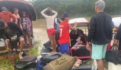 Embarcação com jogadores naufraga em rio no Acre e deixa um desaparecido