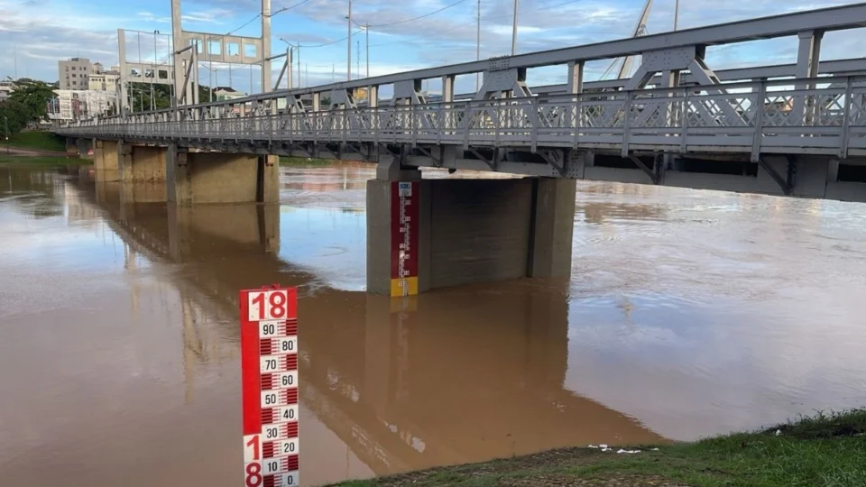 Rio Acre ultrapassa nível de inundação e chega a 14,55 m