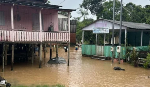 Nível do Rio Acre em alerta leva à remoção de famílias em áreas de risco na capital