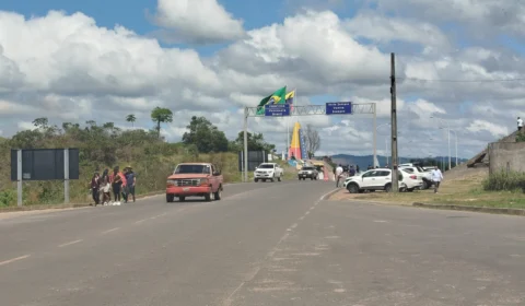 Fluxo de venezuelanos volta a crescer na fronteira do Brasil com a Venezuela