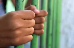 Adolescente confessa ter matado namorado a facada em Manaus