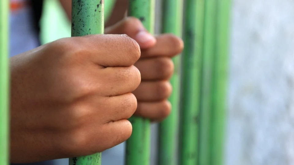 Adolescente confessa ter matado namorado a facada em Manaus