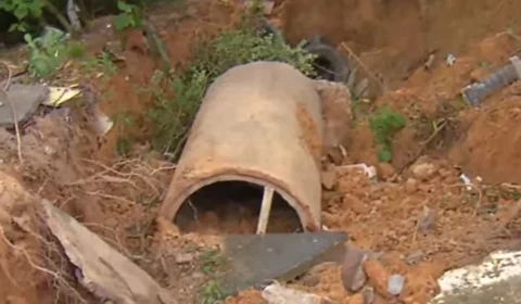 Cratera avança e ameaça casas na zona Leste de Manaus após fortes chuvas