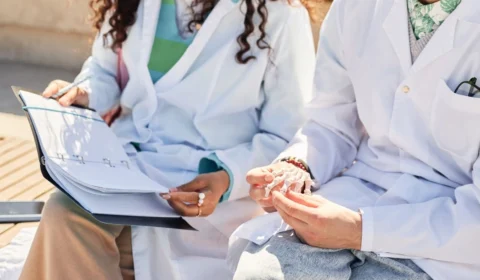 Faculdades de medicina entram na mira do MEC após resultado do Enamed; confira lista