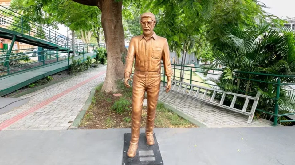 Memorial de Dante de Oliveira é removido em Cuiabá no dia da morte da mãe do ex-governador