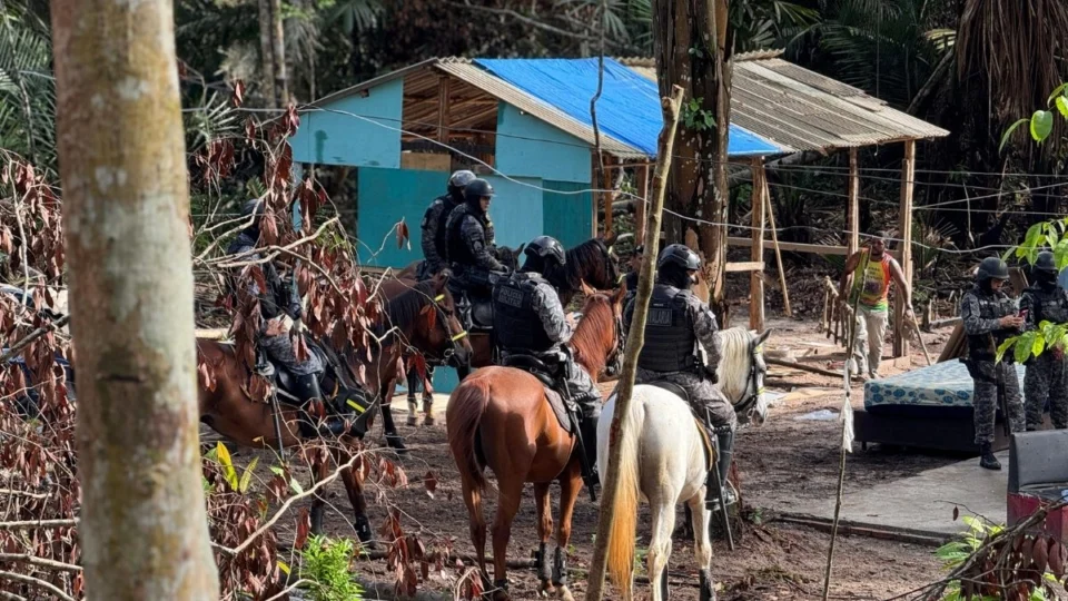 Operação policial cumpre decisão judicial e desocupa área invadida no Tarumã